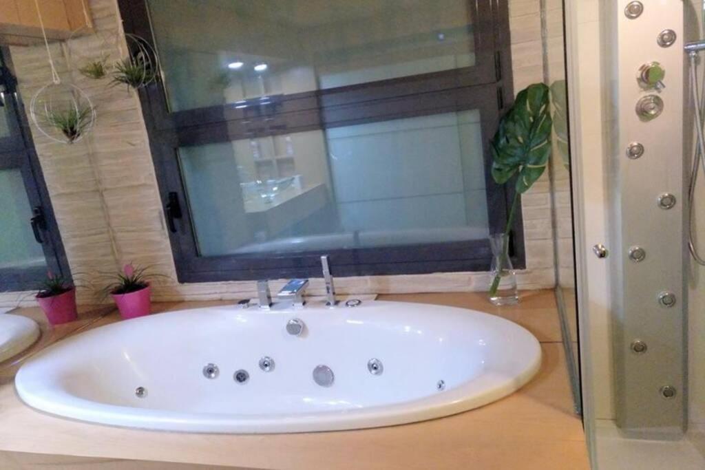 Cozy Designer Apart / Acogedor Apartamento De Diseno ● Wifi - Jacuzzi - A/C Steamsauna Madri Exterior foto